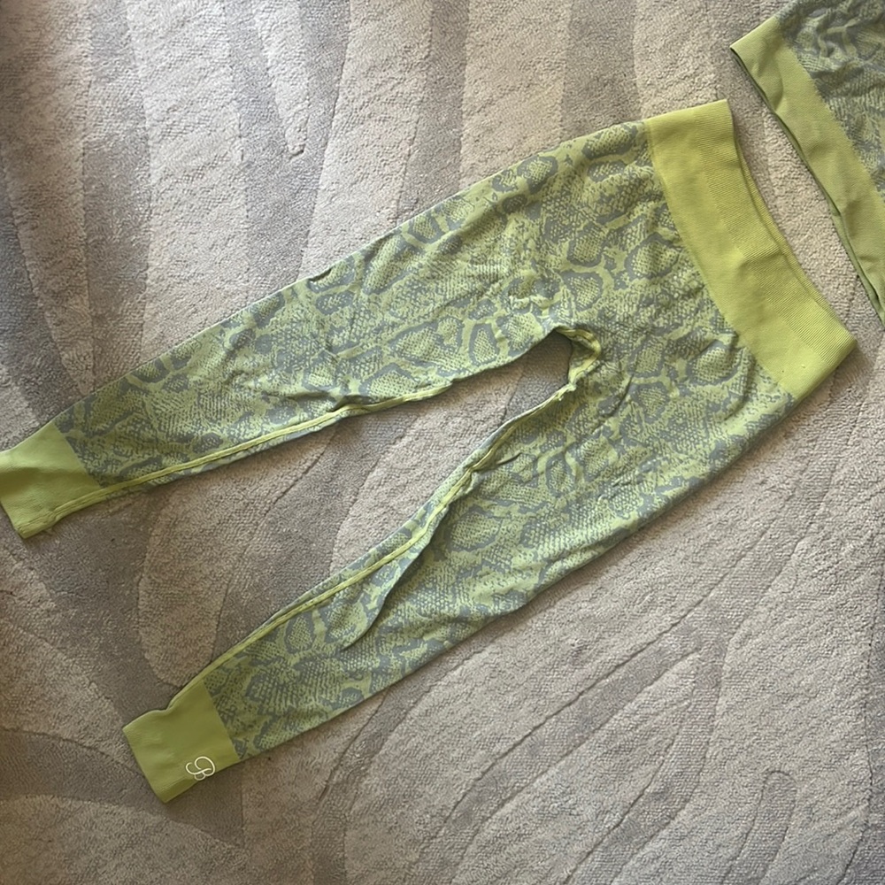 Bombshell seamless snake skin leggings